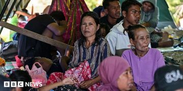 Indonesia earthquake: Aid shortages and fears of starvation as aftershocks continue