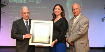 Juan Francisco Puello Herrera celebra 50 años de trayectoria docente en UNIBE