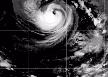 La tormenta tropical Karina se fortalece hasta convertirse en huracán en el Pacífico
