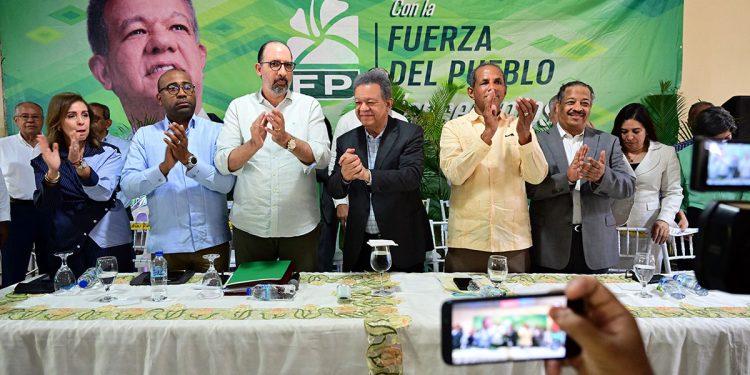 Leonel Fernández encabeza asambleas provinciales en despliegue nacional de la Fuerza del Pueblo Leonel Fernández encabeza asambleas provinciales en despliegue nacional de la Fuerza del Pueblo