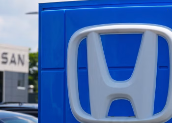Los fabricantes de automóviles japoneses Nissan y Honda acuerdan trabajar juntos en software para automóviles