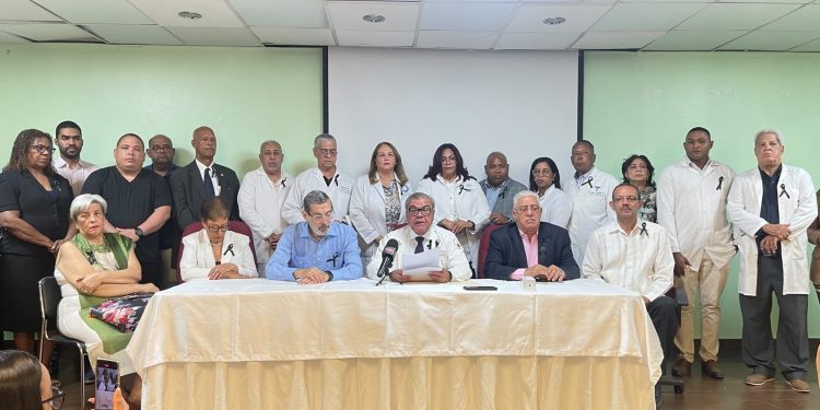 Movimientos Médicos denuncian crisis del sector salud y llaman a rechazar complicidad entre autoridades del CMD y el Gobierno Movimientos Médicos denuncian crisis del sector salud y llaman a rechazar complicidad entre autoridades del CMD y el Gobierno