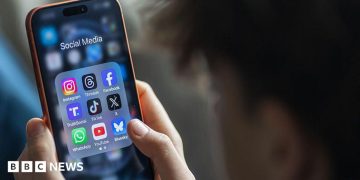 New Zealand moves to ban children under 16 from social media