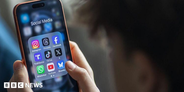 New Zealand moves to ban children under 16 from social media