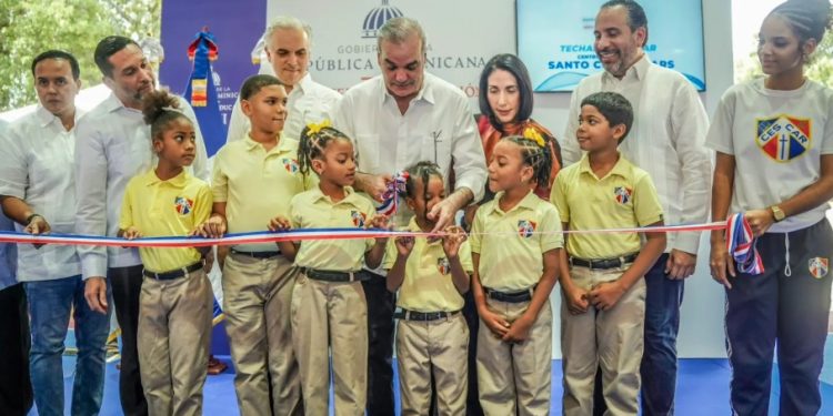 Presidente Luis Abinader entrega polideportivo techado en el Centro Educativo Santo Cura de Ars