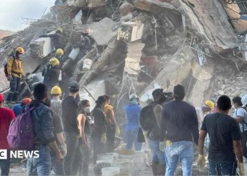 Rescatistas buscan sobrevivientes tras 180 muertos en el terremoto de Colombia