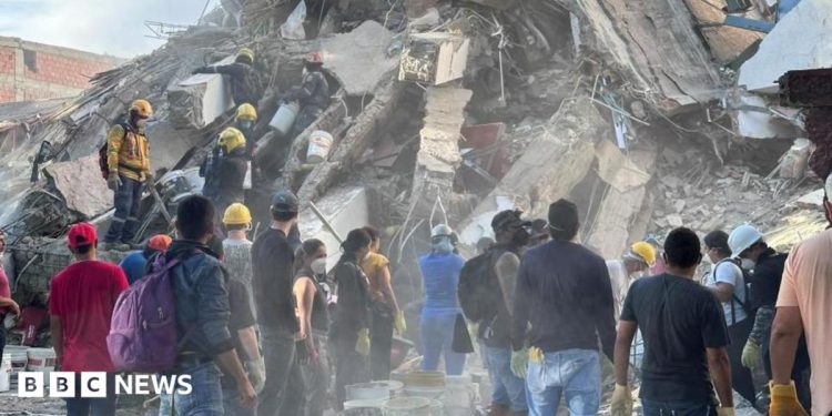 Rescatistas buscan sobrevivientes tras 180 muertos en el terremoto de Colombia