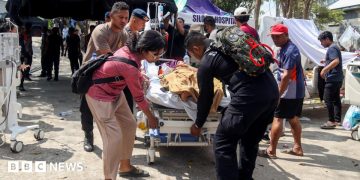 Rescuers search for survivors of powerful Indonesia earthquake Rescuers search for survivors of powerful Indonesia earthquake