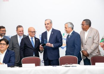 Rodrigo Castañeda, representante de la FAO, felicita a República Dominicana por alcanzar la meta de Hambre Cero