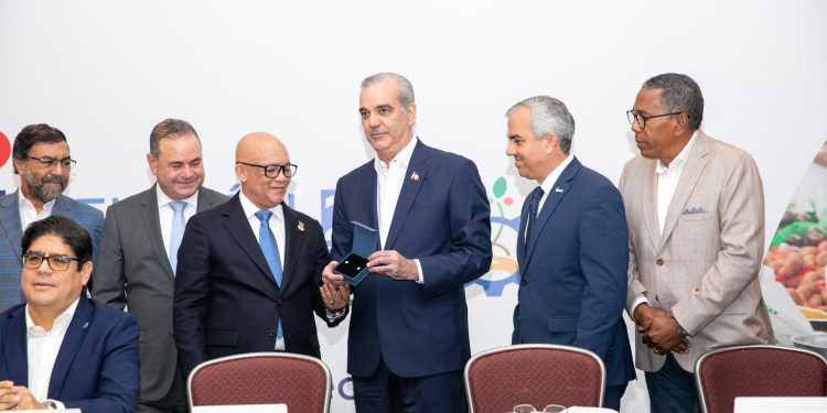 Rodrigo Castañeda, representante de la FAO, felicita a República Dominicana por alcanzar la meta de Hambre Cero