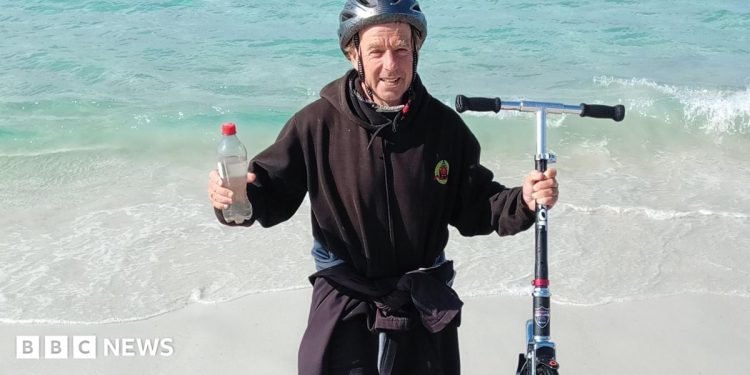 Saltash man completes 2,800 mile scoot across Australia Saltash man completes 2,800 mile scoot across Australia