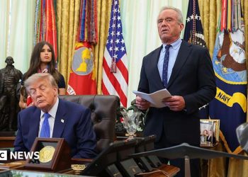 Trump firma orden para limitar las vacunas infantiles y dividir las inyecciones triple vírica