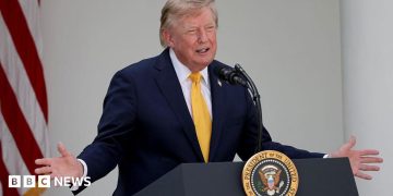 US-Canada trade war heats up as Trump threatens to hike auto tariffs