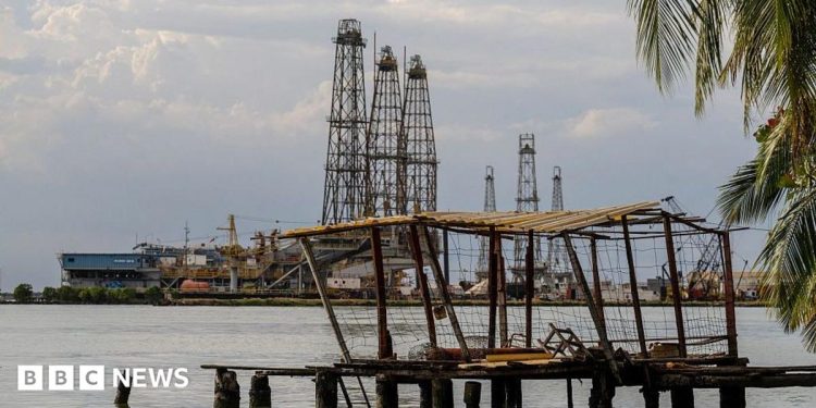 US and Venezuela reach 'historic' oil deal, Trump says