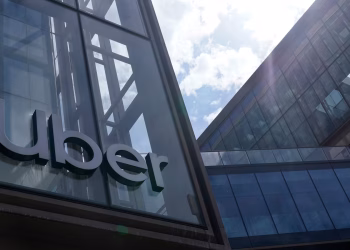 Uber multada con casi mil millones de dólares por reguladores holandeses por suspensiones automáticas de cuentas