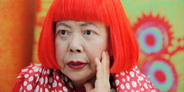 Yayoi Kusama, que salpicó el mundo del arte con lunares, muere a los 97 años en Tokio