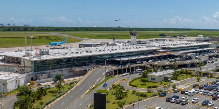 Aerodom anuncia nuevas rutas aéreas, pero la pregunta de fondo es quién fiscaliza la concesión