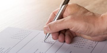 ¿Qué establecía artículo sobre encuestas que la JCE suspendió?