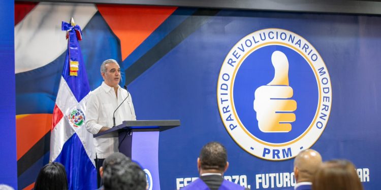 Abinader prioriza formación política en el PRM