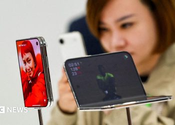 Apple foldable iPhone: New boss starts with gamble on £1,999 device