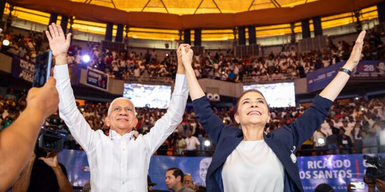 Bajo la visión, orden y firmeza, Carolina anuncia a Ricardo de los Santos como su jefe de campaña