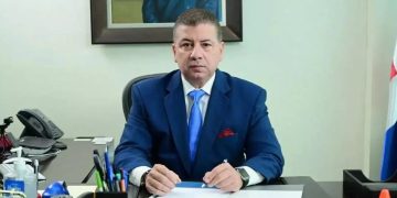 César Fernández advierte “otra vez el caos en Santo Domingo” por semáforos sin energía y cuestiona planificación