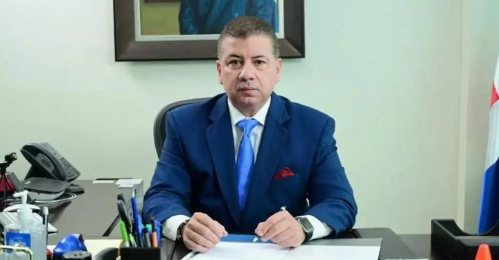 César Fernández advierte “otra vez el caos en Santo Domingo” por semáforos sin energía y cuestiona planificación