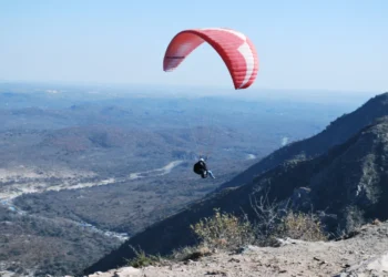Córdoba desde el aire: parapente, mountain bike y aventura en las sierras