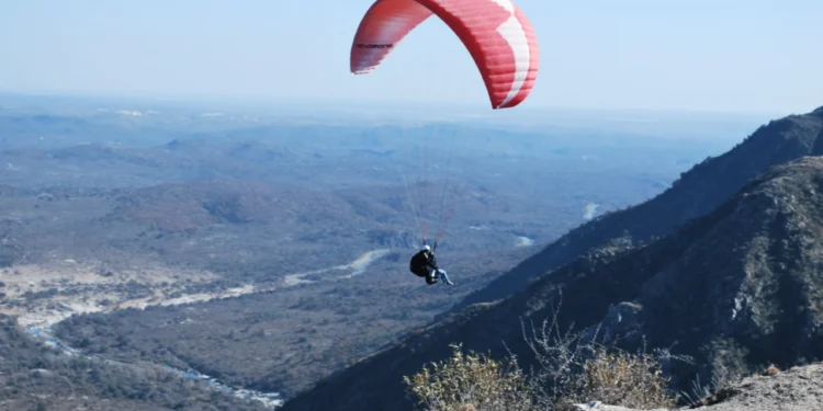 Córdoba desde el aire: parapente, mountain bike y aventura en las sierras