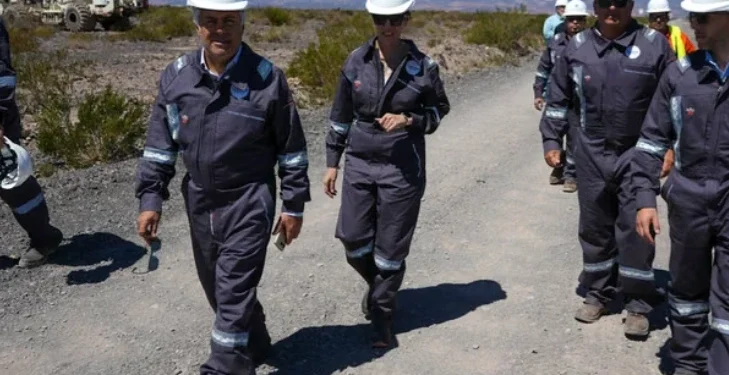 Cornejo impulsa una nueva Ley de Hidrocarburos: cambia las regalías y apuesta por Vaca Muerta Cornejo impulsa una nueva Ley de Hidrocarburos: cambia las regalías y apuesta por Vaca Muerta
