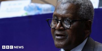 Dangote refinery: Nigerians buying into Africa’s biggest share sale