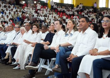 Diez mujeres que conducen partidos entre retos y deudas