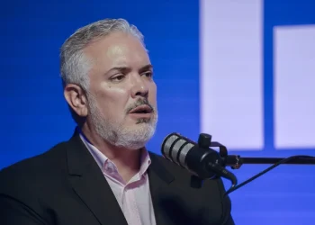 Duque califica como positivo el primer mes de De la Espriella