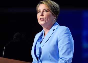 El gobernador de Massachusetts propone mejorar la atención médica posparto después del juicio de Clancy