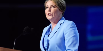 El gobernador de Massachusetts propone mejorar la atención médica posparto después del juicio de Clancy