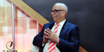 Exministro de Haciendas advierte fuga de ahorros en dólares si...