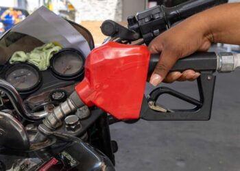 Gobierno aumenta nueva vez los precios de las gasolinas y el gasoil