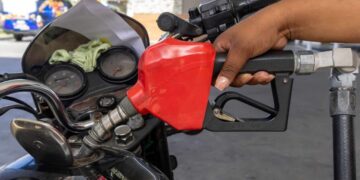 Gobierno aumenta nueva vez los precios de las gasolinas y el gasoil