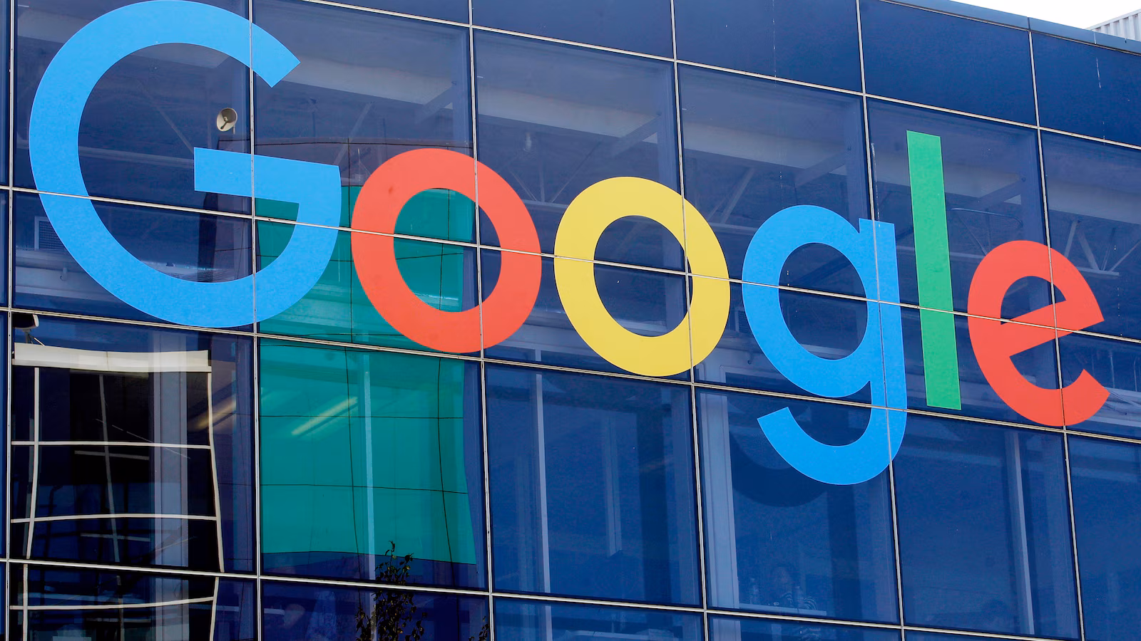 Google recibe una multa de 463 millones de dólares por violar la norma de datos de ubicación de la UE Google recibe una multa de 463 millones de dólares por violar la norma de datos de ubicación de la UE