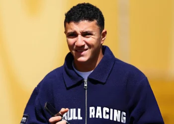 Isack Hadjar recibió el alta médica y volverá a correr en el Gran Premio de Azerbaiyán