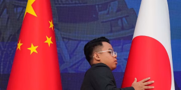 Japón protesta mientras China aplica nuevas medidas contra las exportaciones de material clave para la fabricación de chips