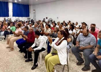 Josefina Pimentel encabeza asamblea en San Francisco de Macorís y juramenta maestros en la Fuerza del Pueblo