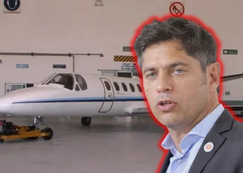 Kicillof gastará USD 3,3 millones en remodelar un jet oficial antes de la campaña 2027