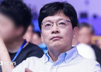 Kwon Hyuk-bin: Tycoon to pay ex-wife $1.87bn in record South Korea divorce settlement