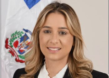 La diputada Liz Mieses felicita al ministro de Educación, Luis Miguel De Camps, por reincorporar Moral y Cívica al currículo escolar
