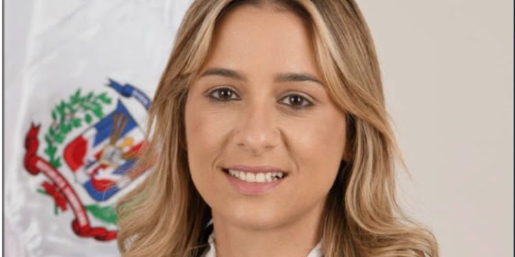 La diputada Liz Mieses felicita al ministro de Educación, Luis Miguel De Camps, por reincorporar Moral y Cívica al currículo escolar