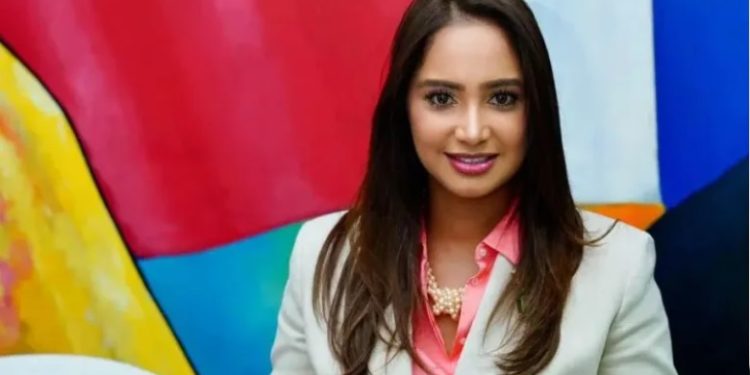 Leidy Laura Fernández responde a Gustavo Sánchez: “Leonel Fernández está más vivo que nunca y trabajando” Leidy Laura Fernández responde a Gustavo Sánchez: “Leonel Fernández está más vivo que nunca y trabajando”