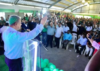 Leonel Fernández asegura dirigentes del PRM están pasando a la Fuerza del Pueblo “en todo el país”