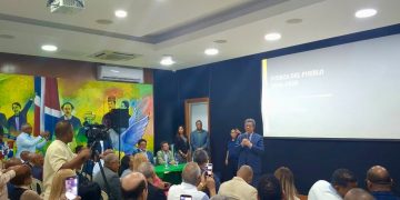 Leonel Fernández pretende convertir a la Fuerza del Pueblo en centro de enseñanza permanente