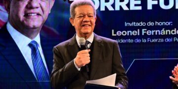 Leonel afirma que la labor de las iglesias es “imprescindible” y asegura que “es necesario volver el rostro hacia Dios”